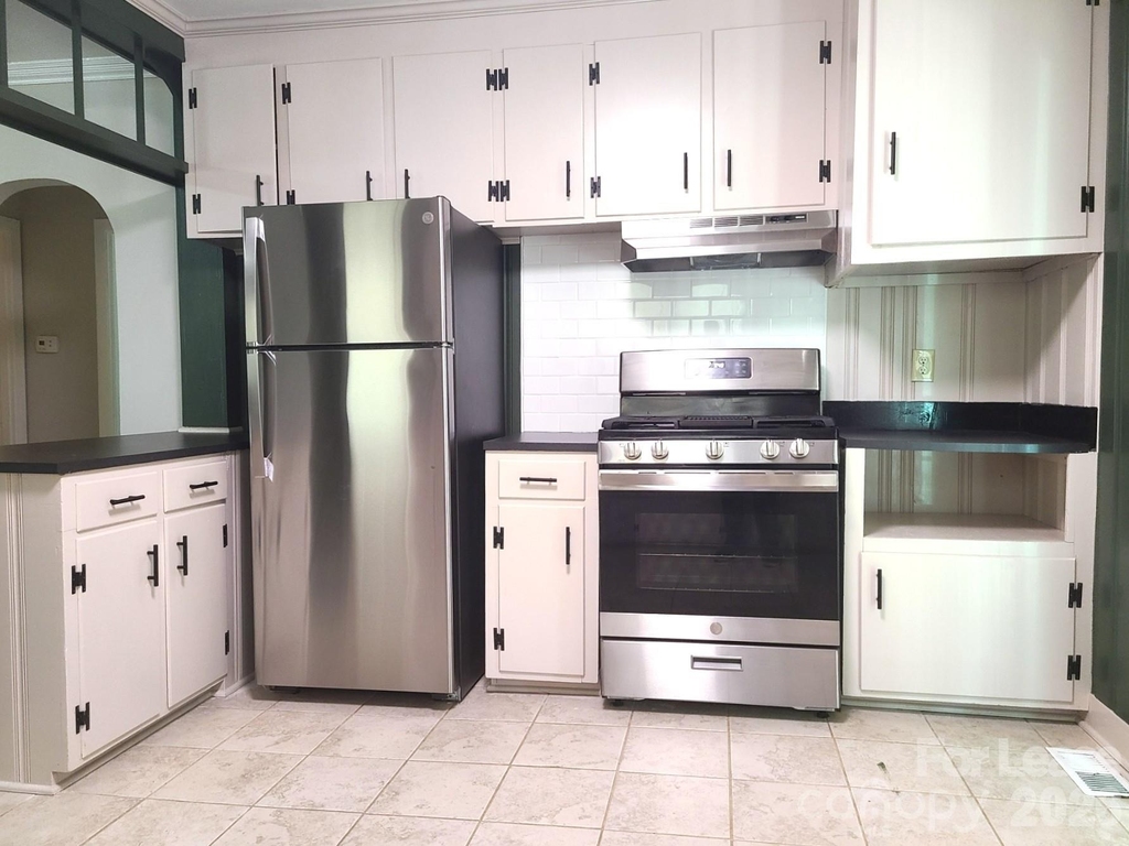 1425 Academy Street - Photo 3
