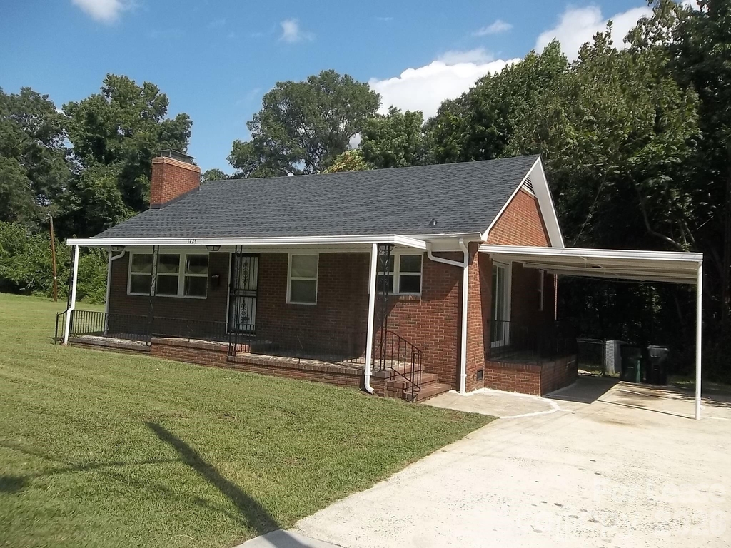 1425 Academy Street - Photo 2