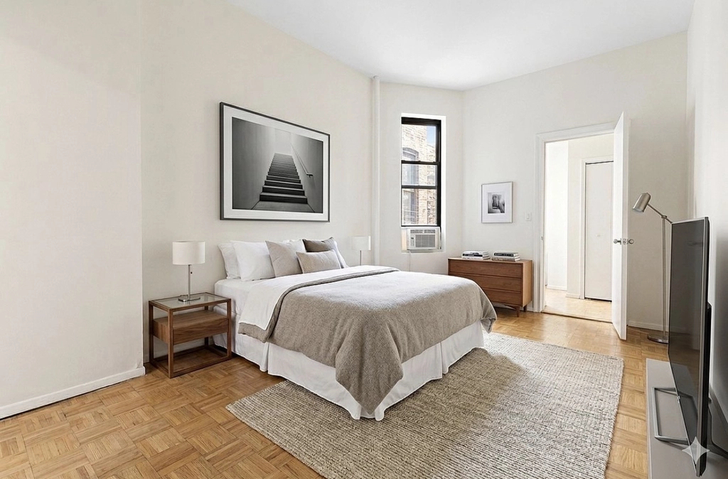 3 bedroom Railiroad on E89th st - Photo 5
