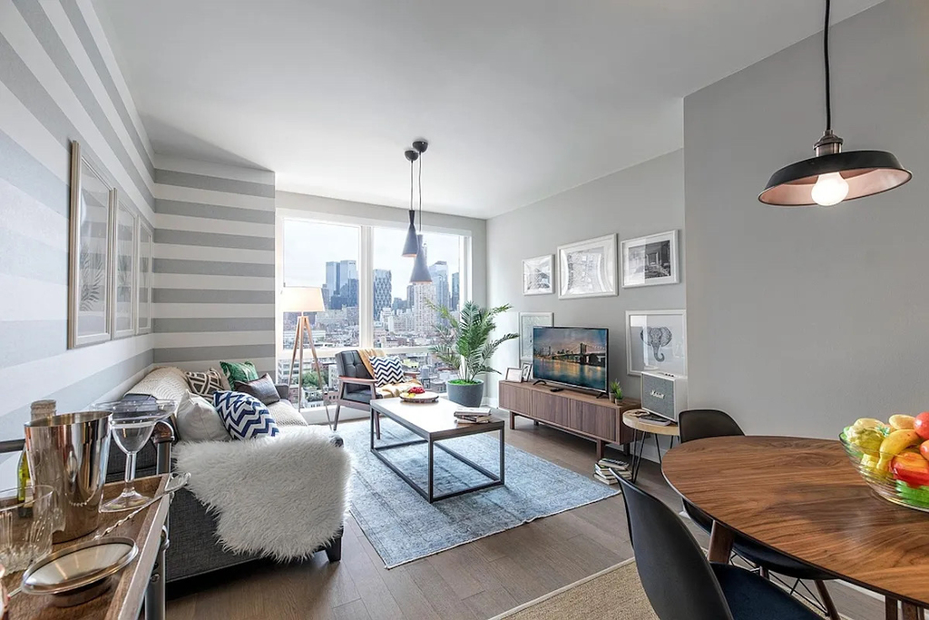 10th avenue - Photo 0