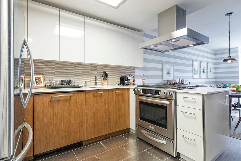 10th avenue - Photo 1