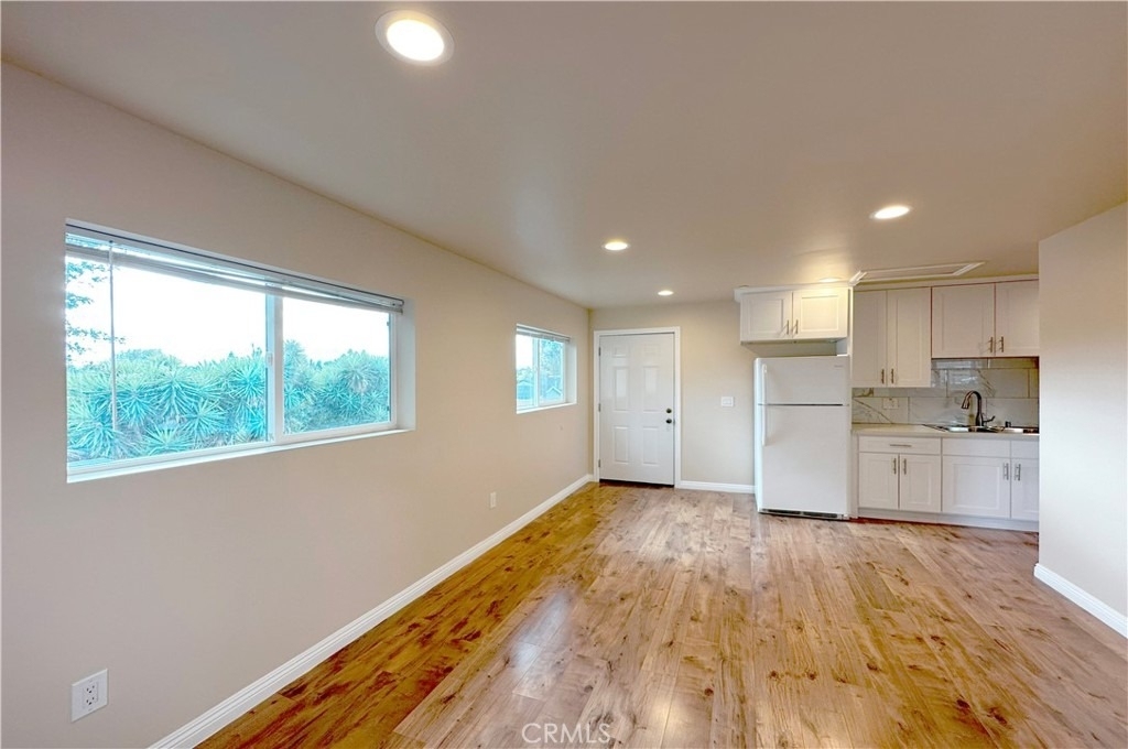 17134 Saticoy Street - Photo 3