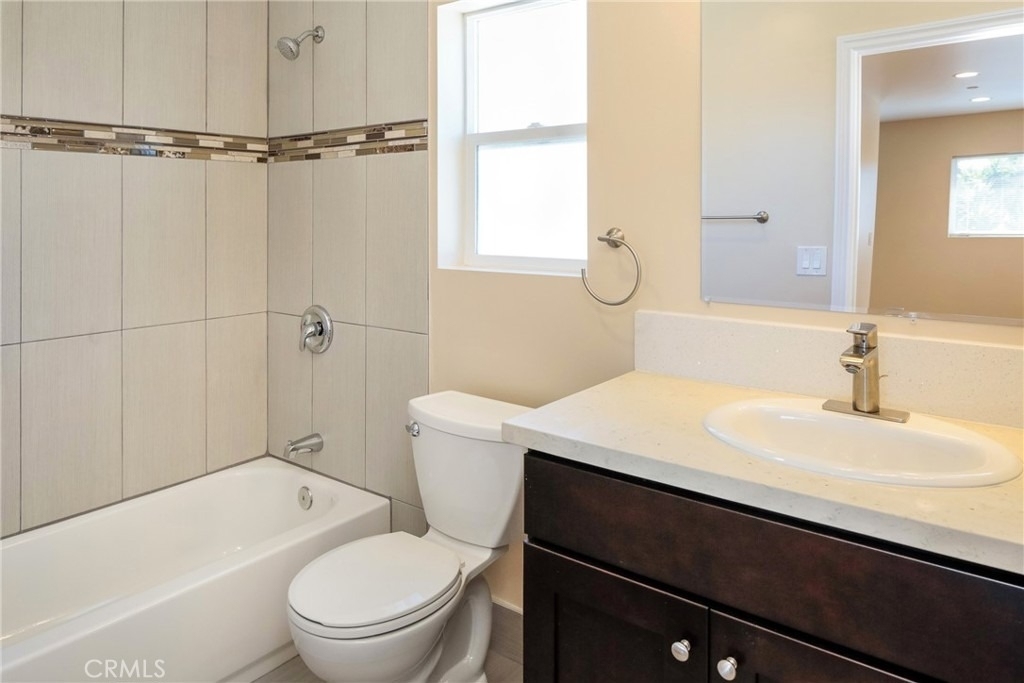 17134 Saticoy Street - Photo 8