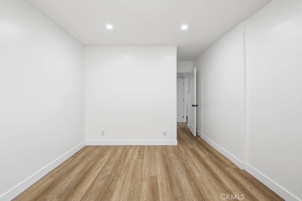 17000 Burbank Boulevard - Photo 4