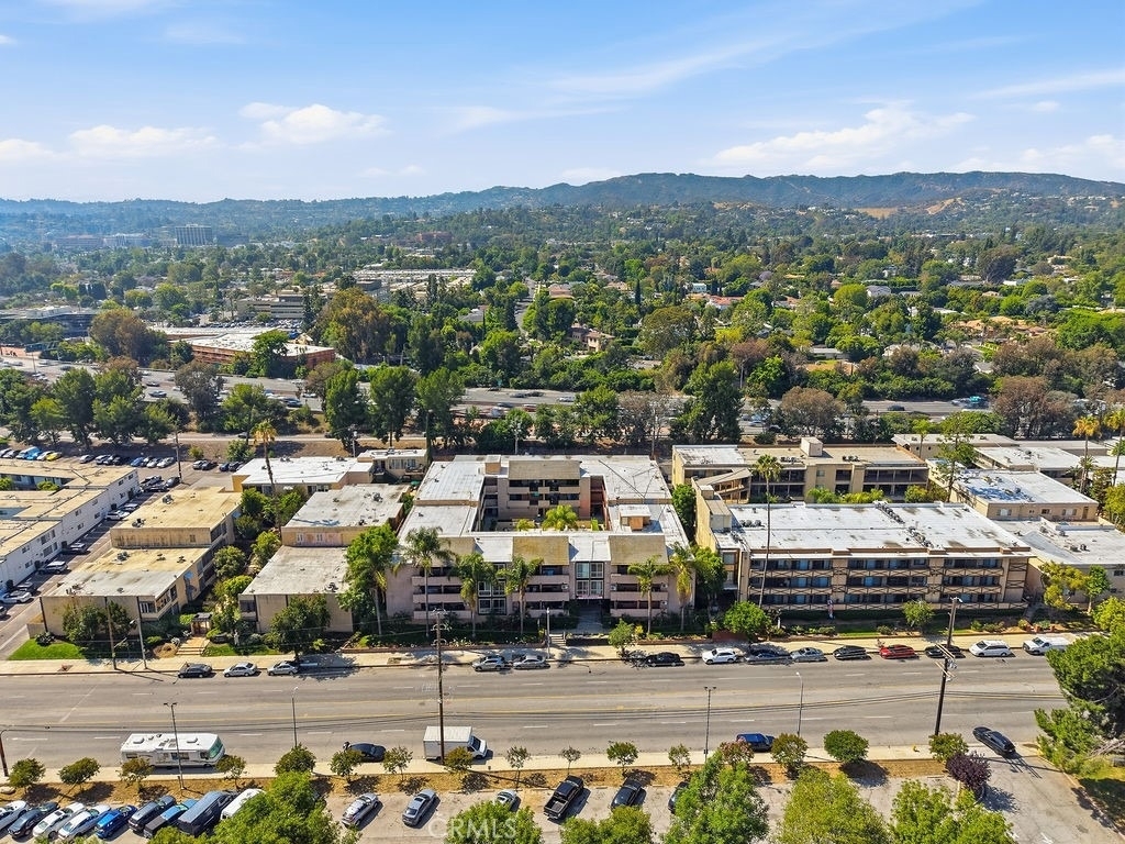 17000 Burbank Boulevard - Photo 20