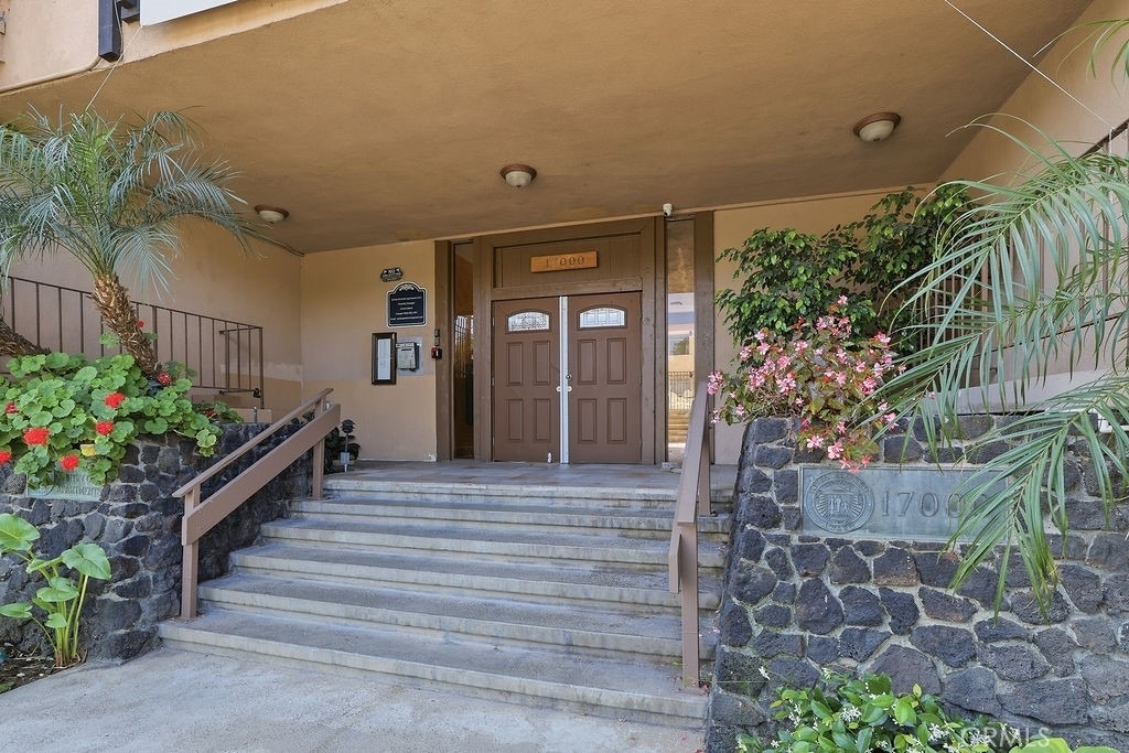 17000 Burbank Boulevard - Photo 19