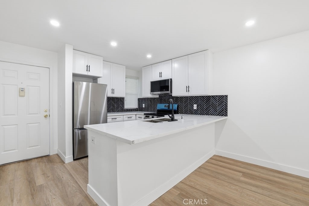 17000 Burbank Boulevard - Photo 2