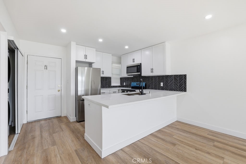 17000 Burbank Boulevard - Photo 3