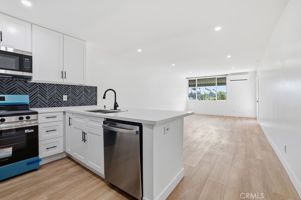 17000 Burbank Boulevard - Photo 4