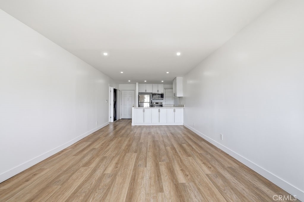 17000 Burbank Boulevard - Photo 4