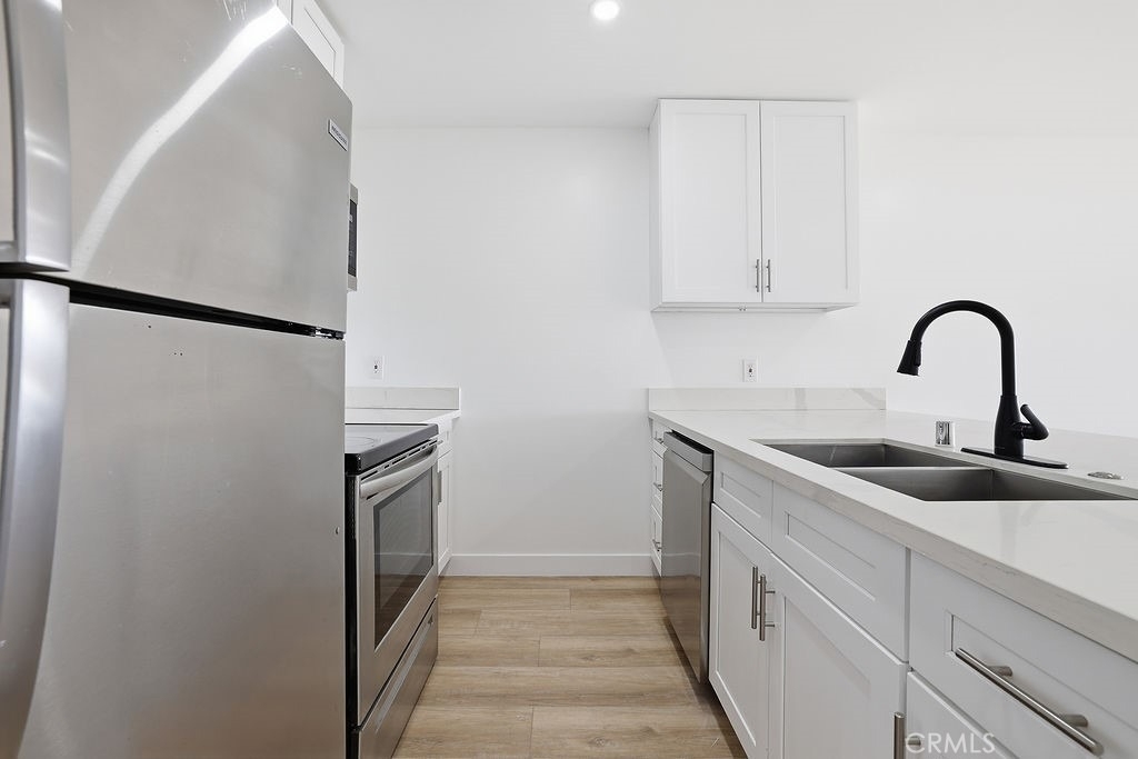 17000 Burbank Boulevard - Photo 2