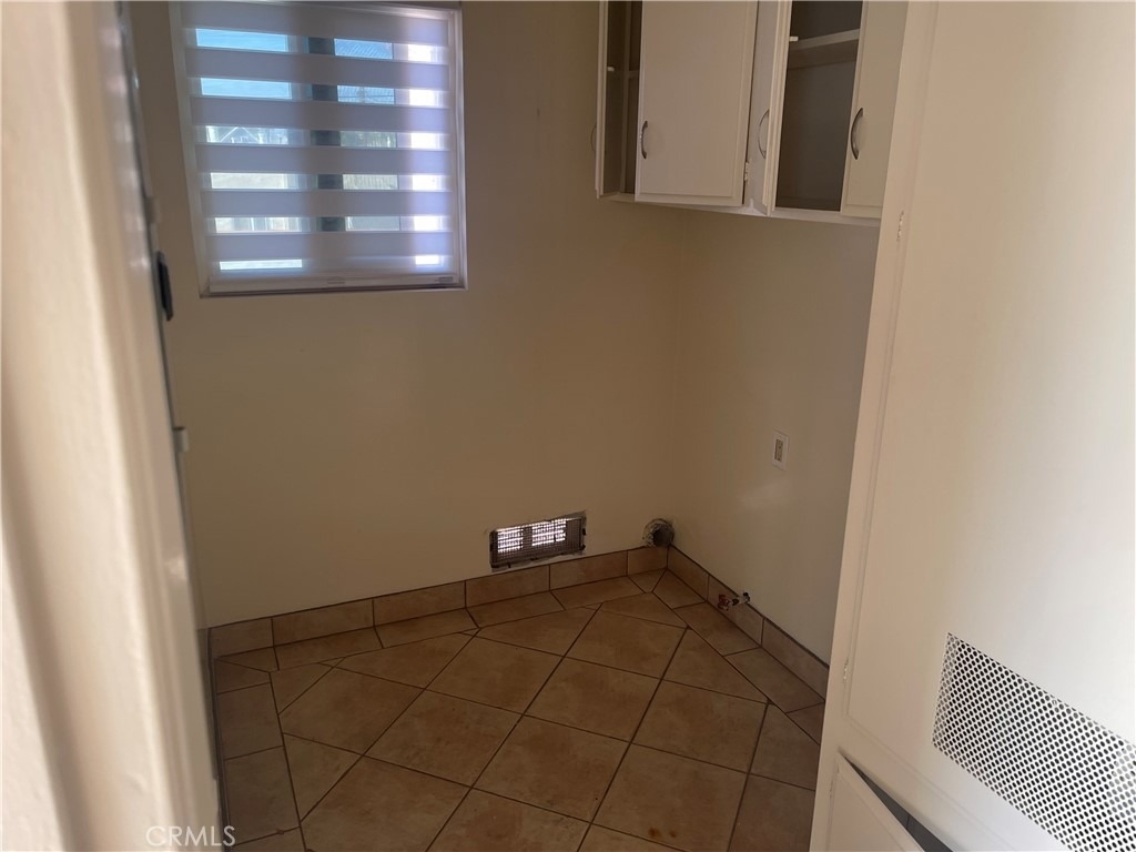 1028 W 8th Street - Photo 4