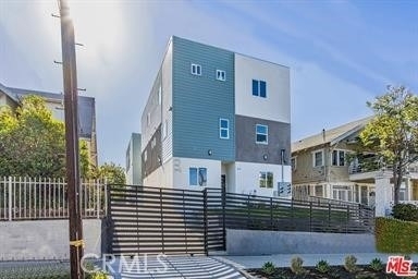 1143 1/2 Irolo St - Photo 0