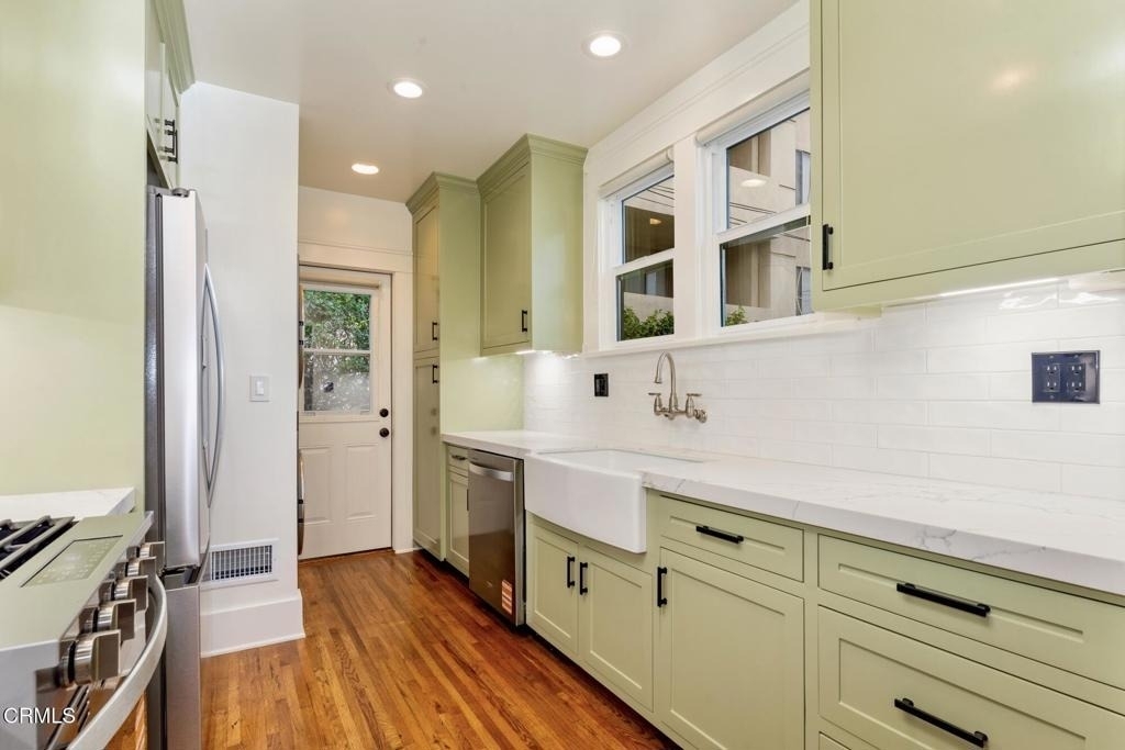 520 S Los Robles Avenue - Photo 12