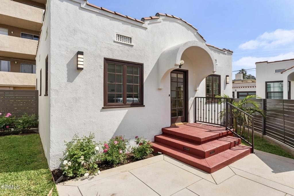 520 S Los Robles Avenue - Photo 0