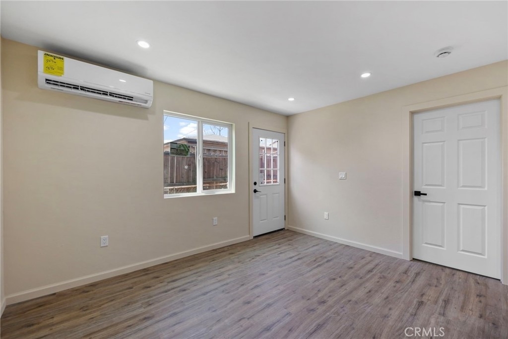 541 N Barbara - Photo 2