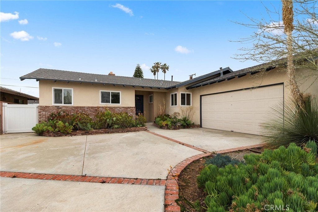 1429 E Lomita - Photo 0