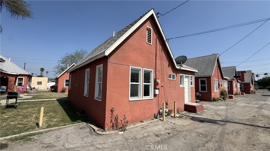 266 W 9th Street - Photo 4