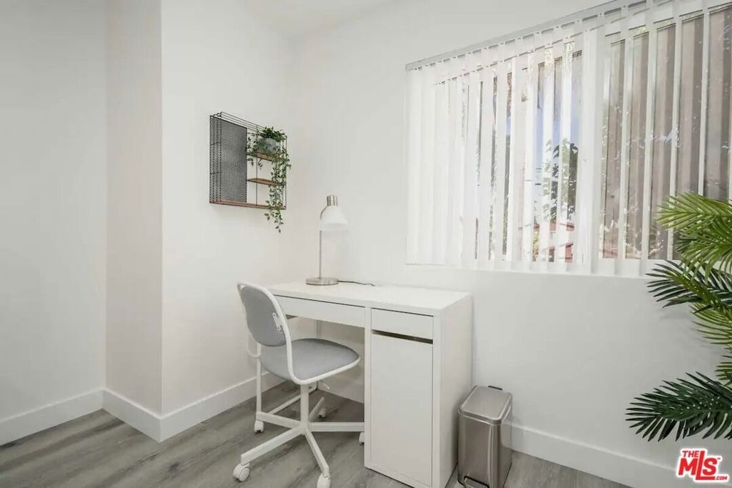 2417 S Budlong Avenue - Photo 19