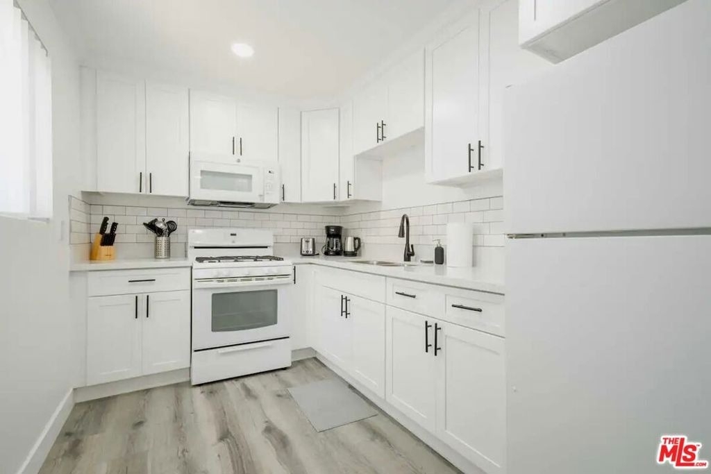 2417 S Budlong Avenue - Photo 7