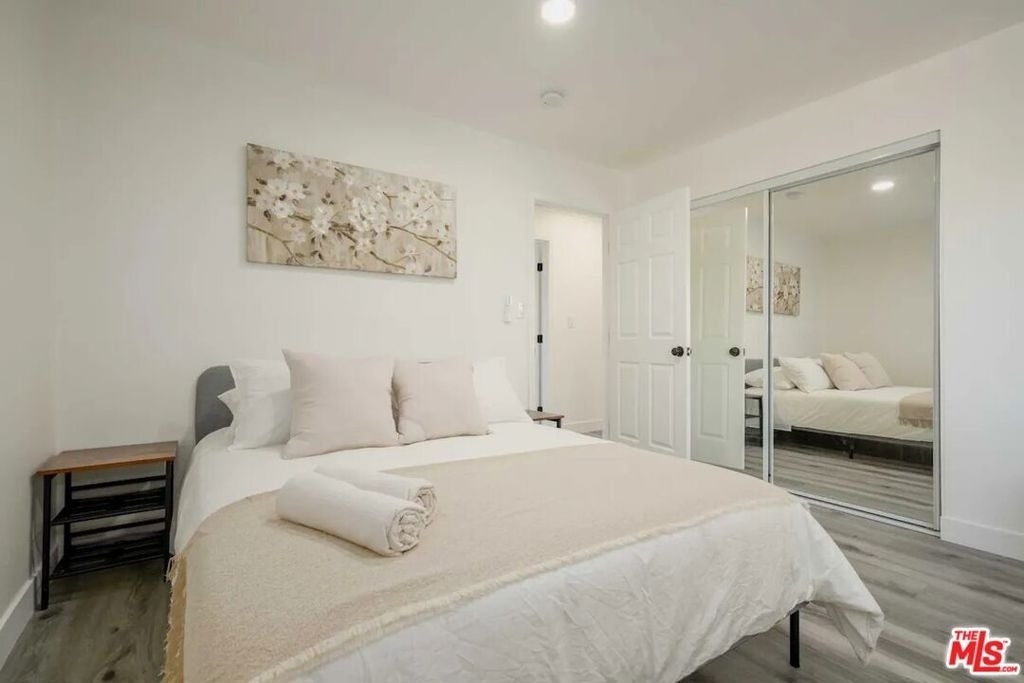 2417 S Budlong Avenue - Photo 13