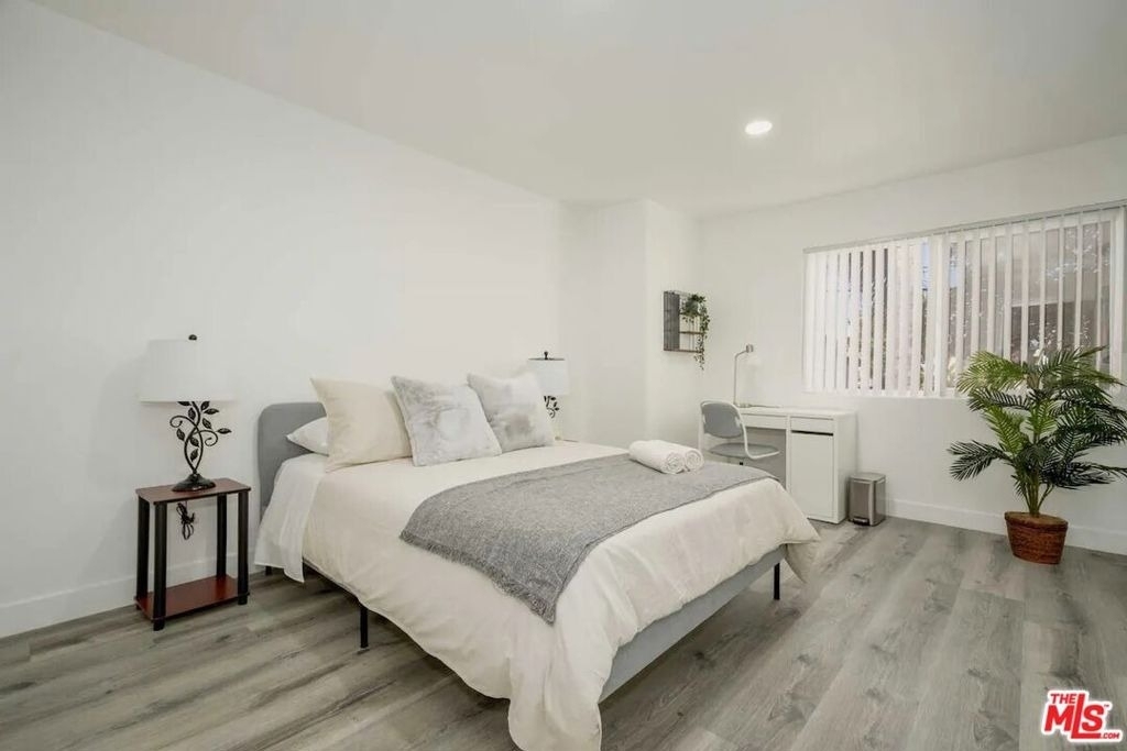 2417 S Budlong Avenue - Photo 18