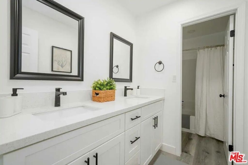 2417 S Budlong Avenue - Photo 9