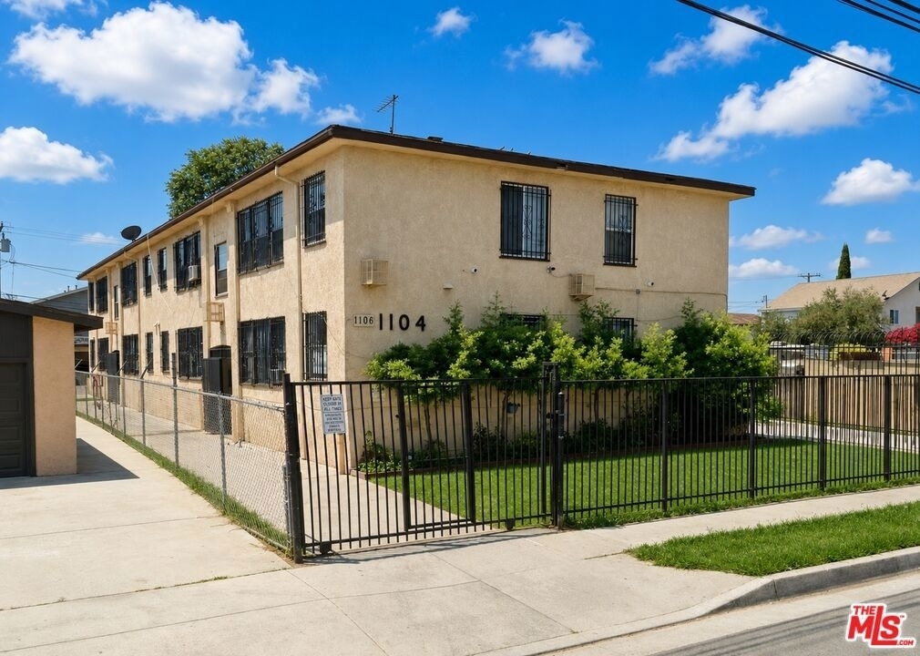 1104 W 93rd Street - Photo 0