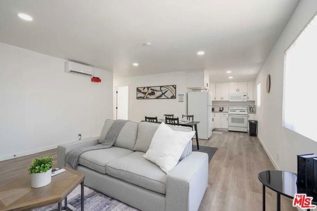 2417 S Budlong Avenue - Photo 5