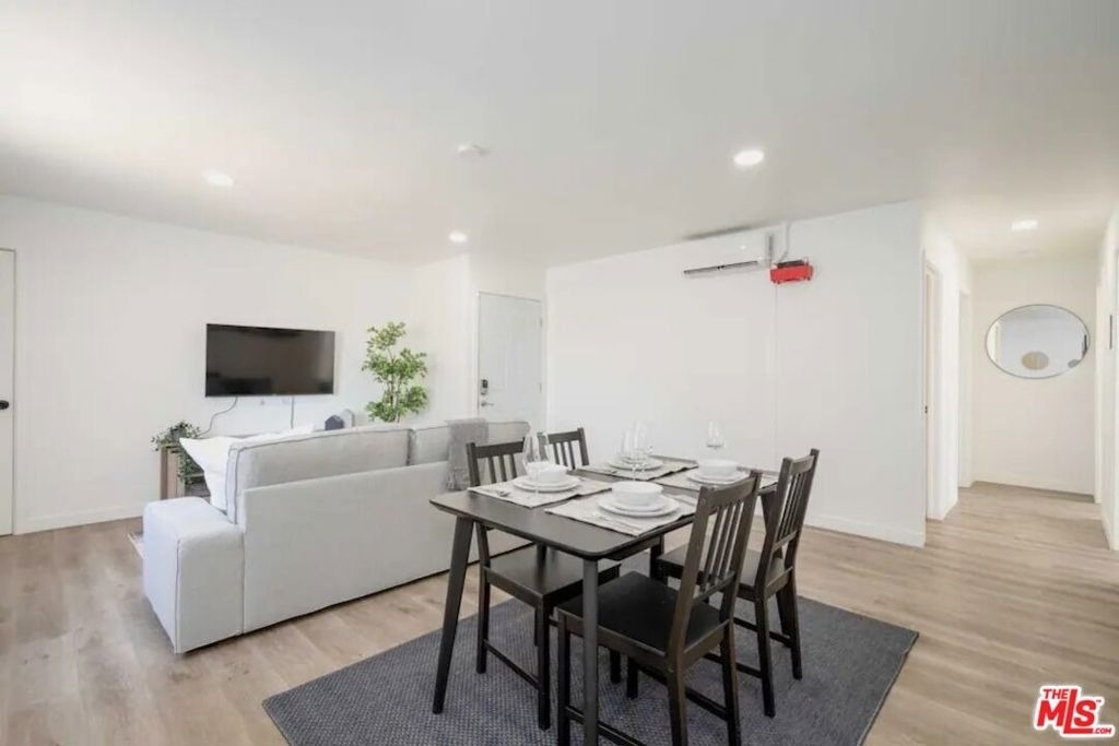 2417 S Budlong Avenue - Photo 3