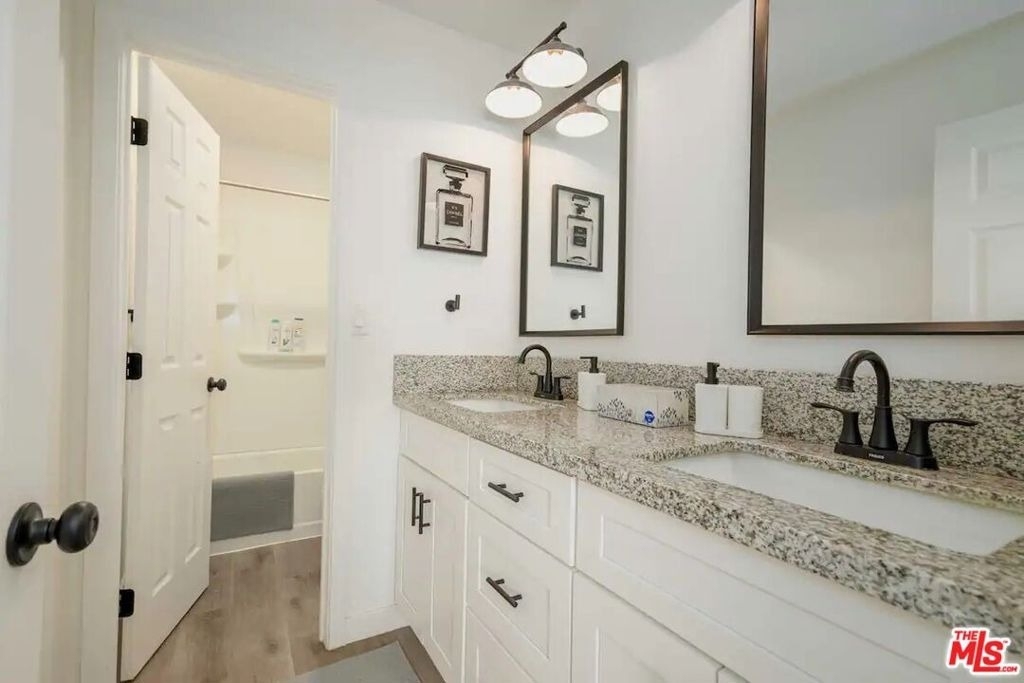 2417 S Budlong Avenue - Photo 9