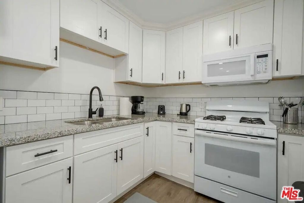 2417 S Budlong Avenue - Photo 7
