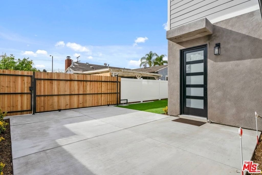 3113 Hollydale Drive - Photo 3