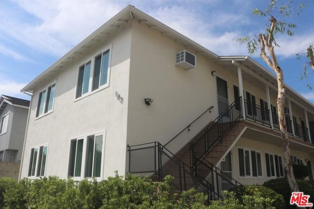 183 W Elmwood Avenue - Photo 15