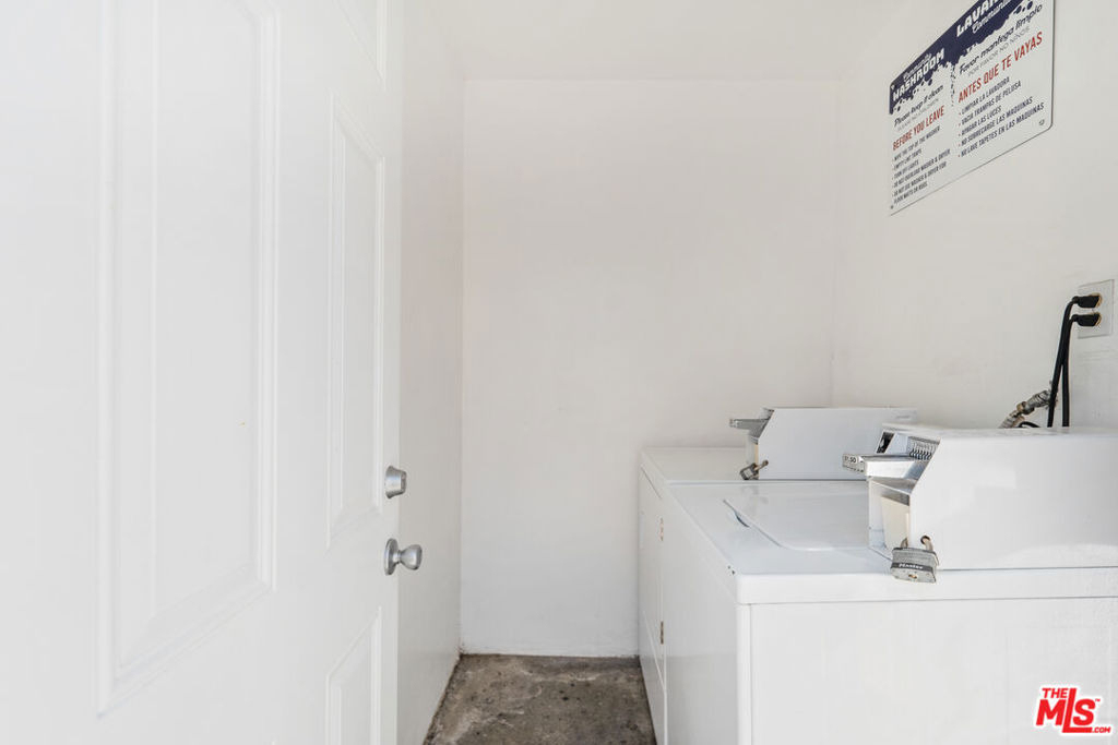 183 W Elmwood Avenue - Photo 16