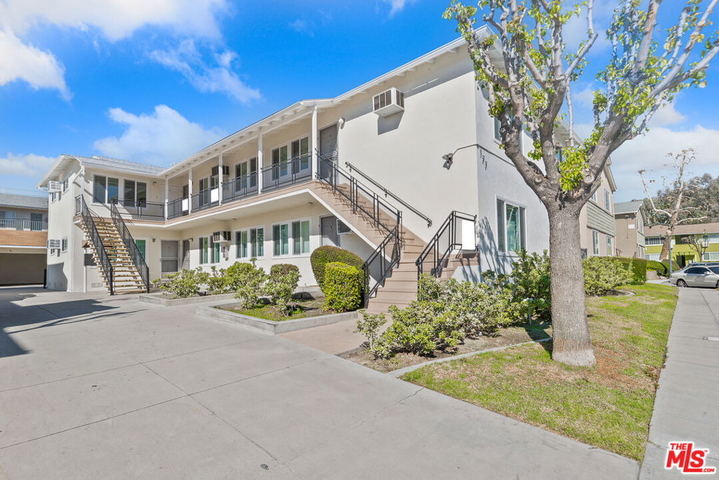 183 W Elmwood Avenue - Photo 4