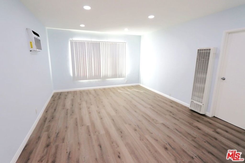 183 W Elmwood Avenue - Photo 10