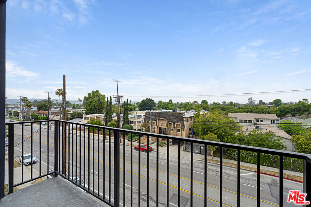 6144 Whitsett Avenue - Photo 2