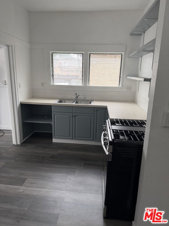 3925 S Normandie Avenue - Photo 1