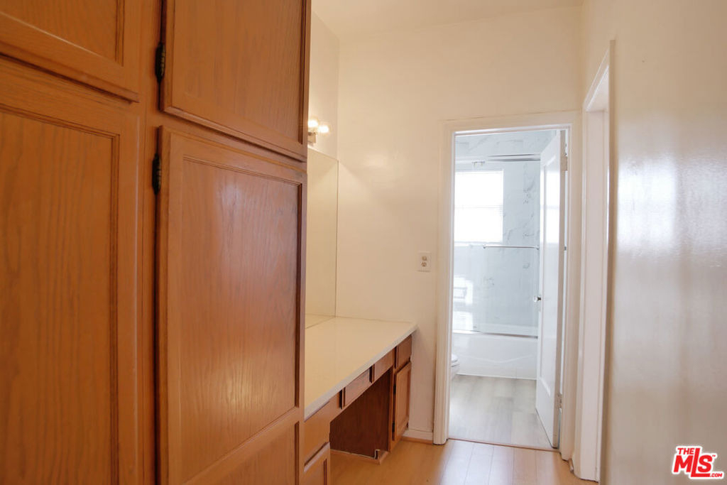 611 S Cloverdale Avenue - Photo 15