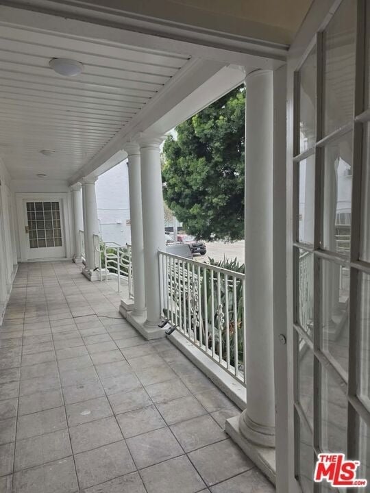 1708 N Gramercy Place - Photo 5