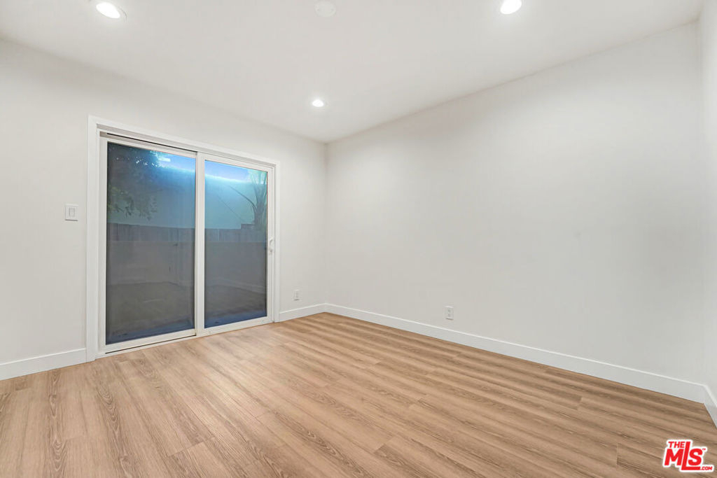 525 N Sweetzer Avenue - Photo 9