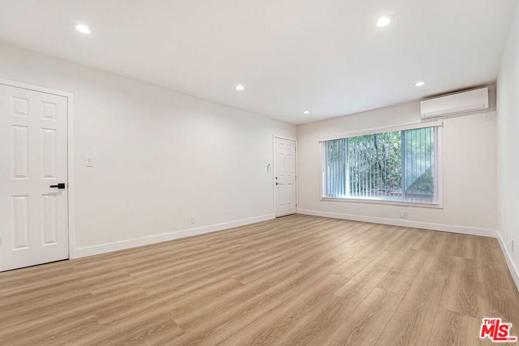 525 N Sweetzer Avenue - Photo 1