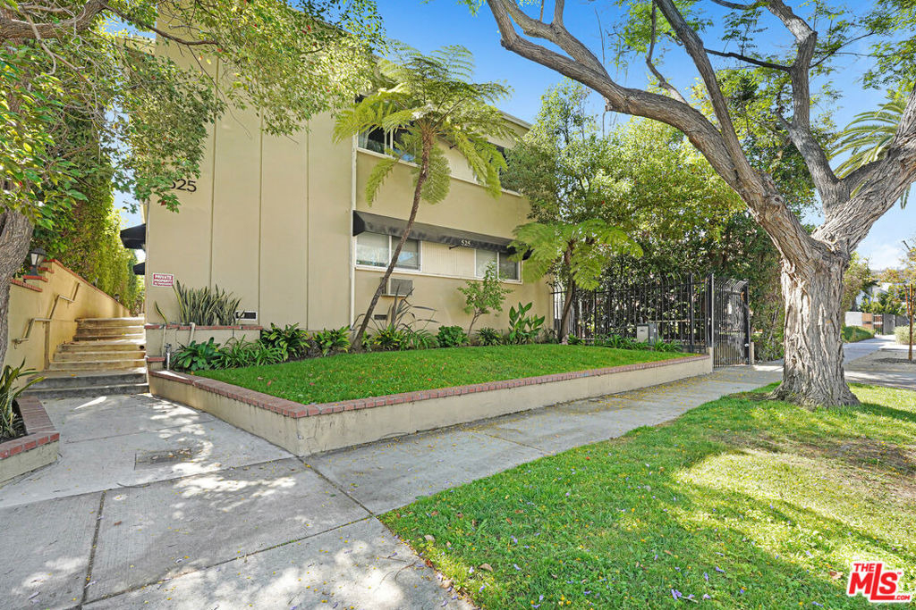 525 N Sweetzer Avenue - Photo 0