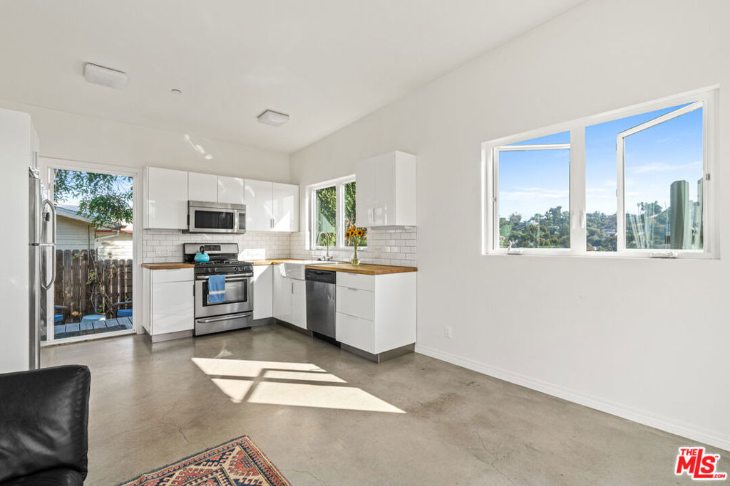 2275 Ewing Street - Photo 3