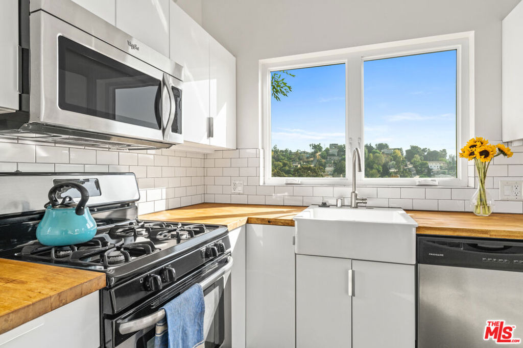 2275 Ewing Street - Photo 7