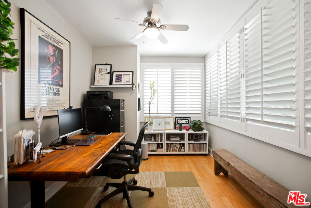 1525 N Hayworth Avenue - Photo 14