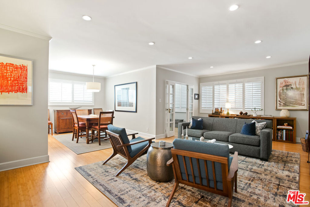1525 N Hayworth Avenue - Photo 2