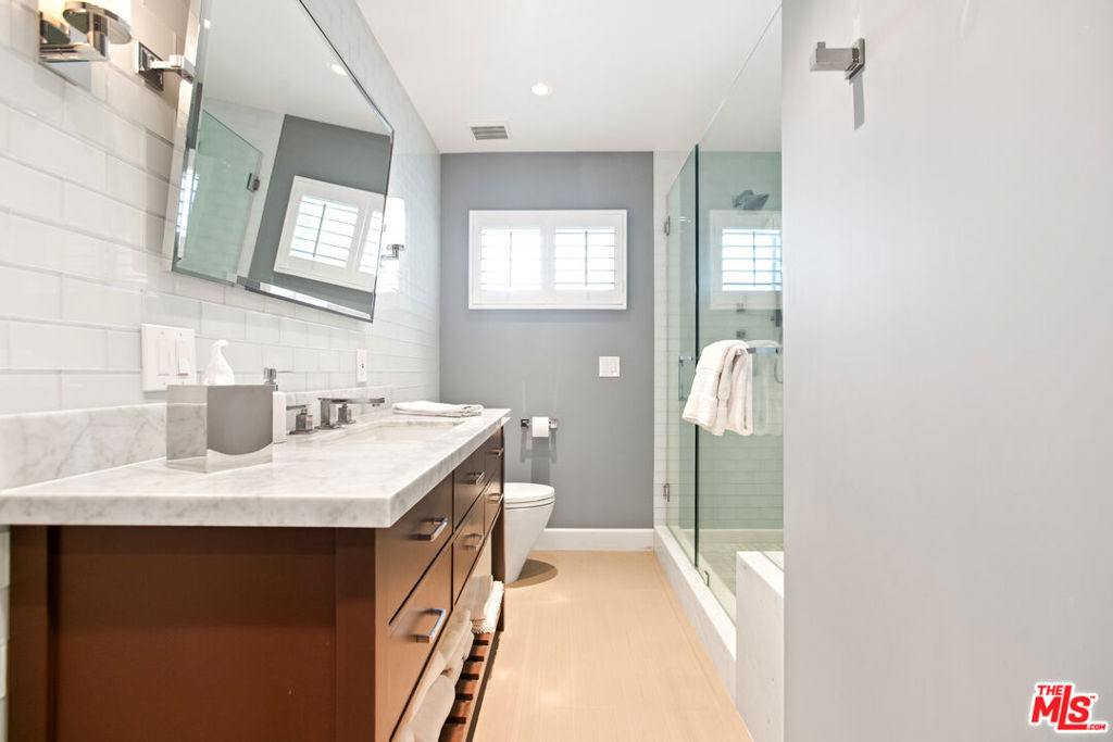 1525 N Hayworth Avenue - Photo 11