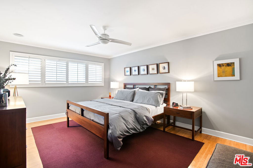 1525 N Hayworth Avenue - Photo 8